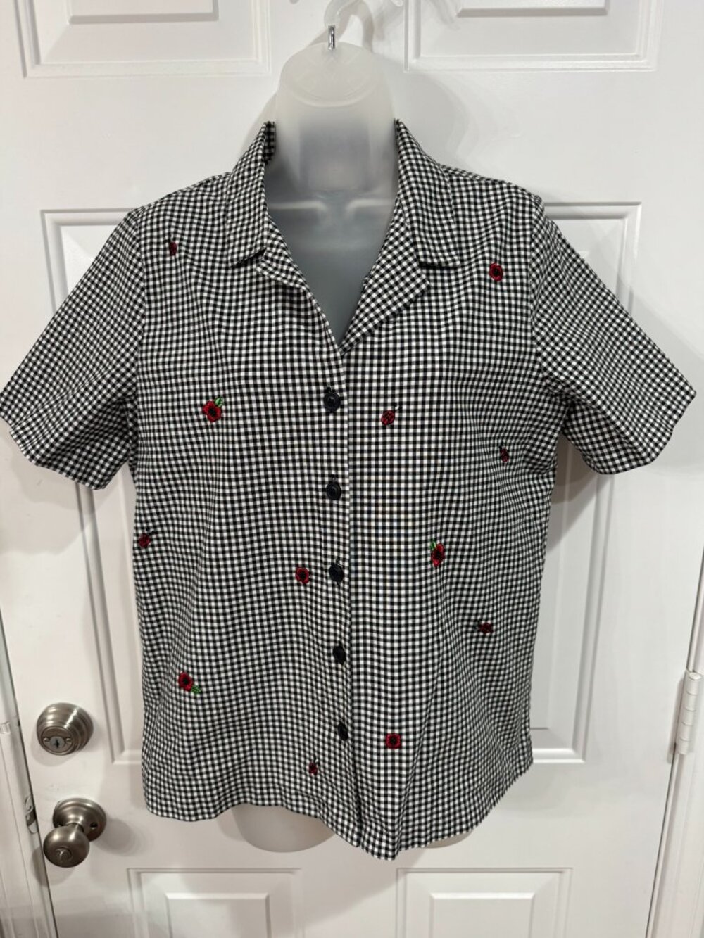 Alfred Dunner Black White Gingham Embroidered Flower Ladybug Short Sleeve Shirt